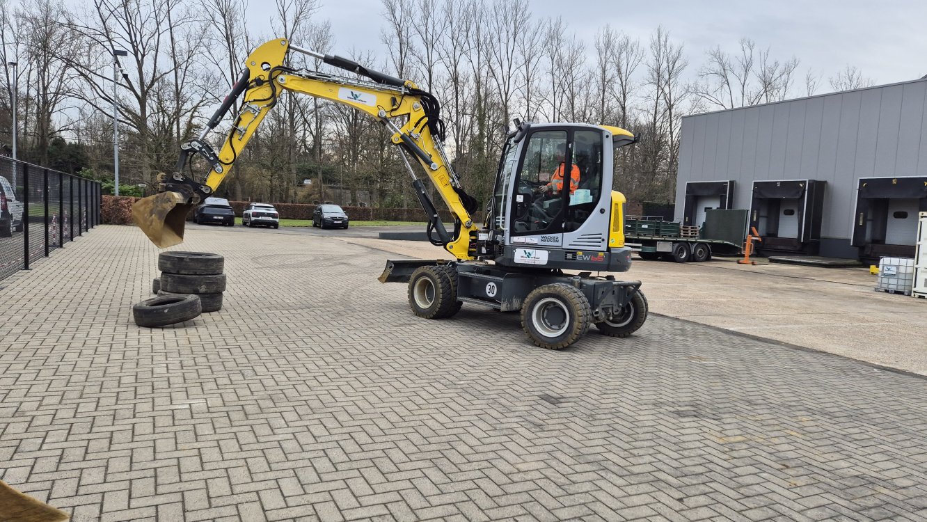 Pelle sur pneus Wacker Neuson EW65